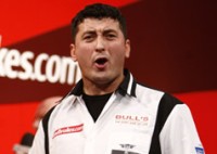 Mensur Suljovic erreicht die zweite Runde der WM